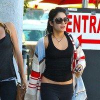 Vanessa Hudgens goes shopping for groceries at Trader Joe | Picture 88429